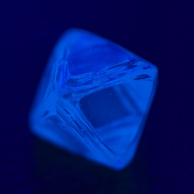 天然ダイヤモンド 原石 ルース(裸石) 0.284ct 蛍光性有り 日本宝石科学 