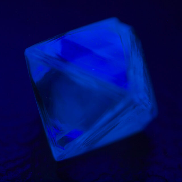 天然ダイヤモンド 原石 ルース(裸石) 0.538ct 蛍光性有り 日本宝石科学