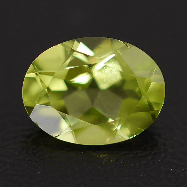 在庫処分特価】天然ペリドット 1.10ct 力強い オーバルカット ルース 
