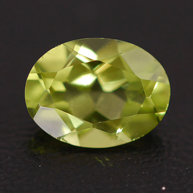 ペリドット ルース(裸石) 1.25ct, オーバル(楕円形) (ペリドート/橄欖