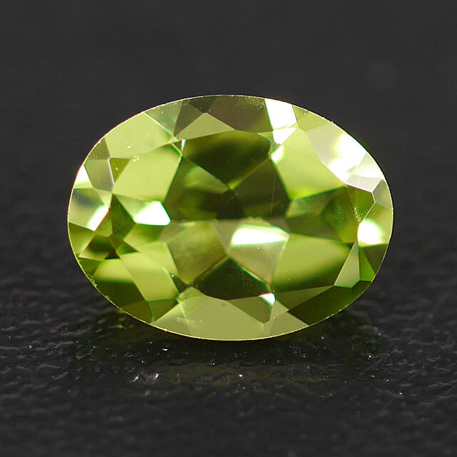 ペリドット ルース(裸石) 1.32ct, オーバル(楕円形) (ペリドート/橄欖