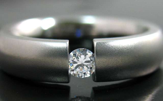 テンションジュエリーダイヤモンド婚約指輪(エンゲージリング)