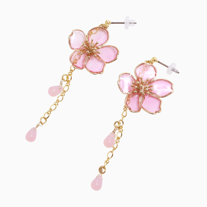 ピアス 樹脂ピアス 和風ピアス スタッドピアス サクラ 桜 クリア ピンク 和風 樹脂 真鍮 メッキ チタンポスト チタン 和 浴衣 着物 アクセサリー 女性 レディース お洒落 個性 ハンドメイド 桐箱付き クリックポスト対応6351-GG25