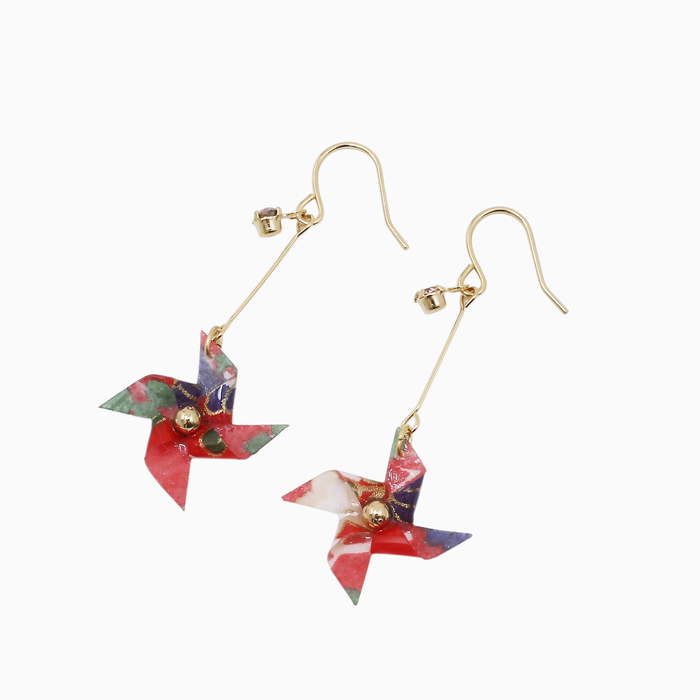 ピアス 和紙ピアス 和風ピアス フック式 風車 かざぐるま 和風 和紙 折り紙 樹脂コーティング 真鍮 メッキ 和 浴衣 着物 アクセサリー 女性 レディース お洒落 個性 ハンドメイド 赤 レッド 桐箱付き クリックポスト対応 6353-GG25