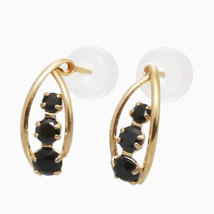 【送料無料】K10 10金 GOLD ゴールド スタッド式 月甲型 オニキス Onyx ピアス ゴールドピアス 両耳 小さめ 軽い 華奢 ジュエリー アクセサリー  レディースピアス 6464-MH25