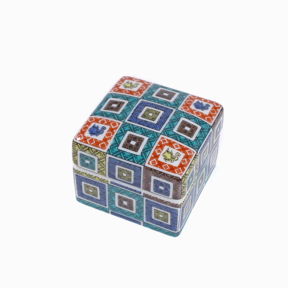 九谷焼 色絵陶箱（小物入れ） <北陸伝統工芸>　石畳文 7064-SK22