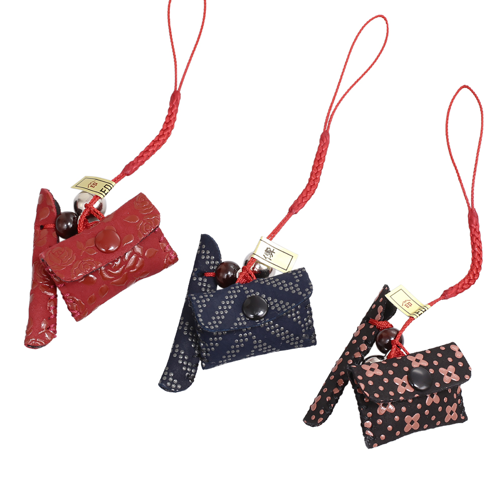 クリックポスト便発送 日本製 印伝/INDENYA/印傳屋 ストラップ/キーホルダー/チャームストラップ ポーチ型/根付供紐 色柄おまかせ 可愛い/オシャレ 鹿革/漆 プレゼント7520-IY25