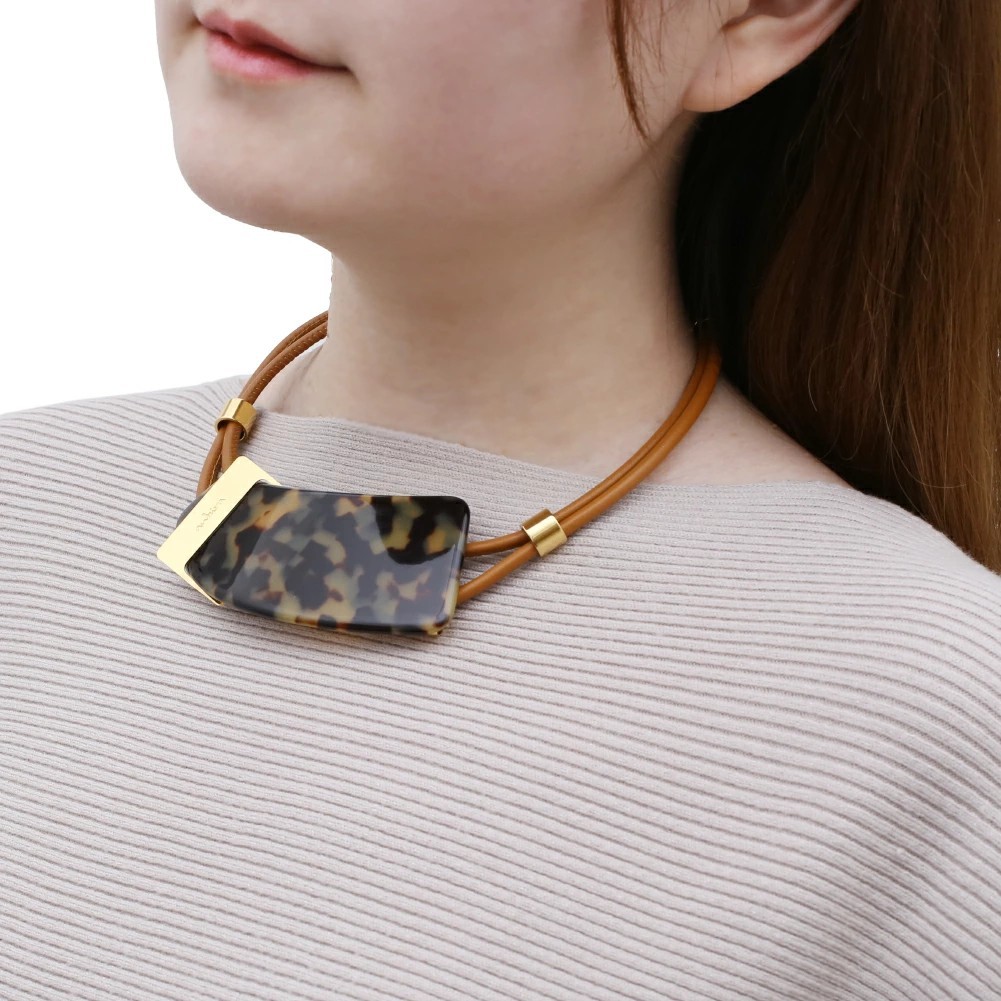 イタリア製/ITALY ANTURA/アントゥーラ ネックレス レザー アジャスターあり アクセサリー マクラート・ジャッロ 樹脂 真鍮 オシャレ7604-AT26