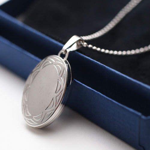 シルバー　ロケットペンダント　オーバル　MERZ  0786-LS13