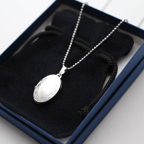 シルバー　ロケットペンダント　オーバル　MERZ  0786-LS13