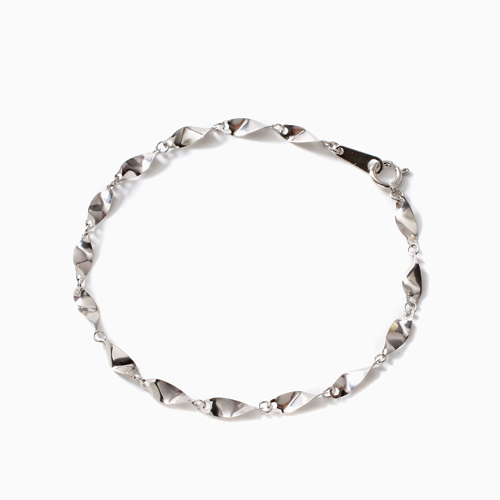 【送料無料】【Pt999刻印入り】【日本製】最高級ジュエリー！純プラチナ(Pt999)ブレスレット ひねり パーツ 18cm 2.2g　0937-BP14