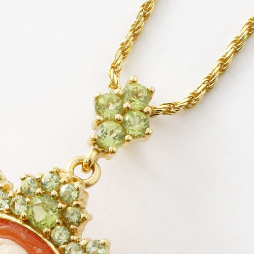 シルバー ペンダント兼用ブローチ 天然ペリドット 合計4.4カラット シェルカメオ チェーン付　3065-PS17