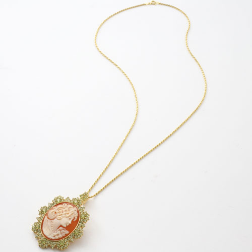 シルバー ペンダント兼用ブローチ 天然ペリドット 合計4.4カラット シェルカメオ チェーン付　3065-PS17