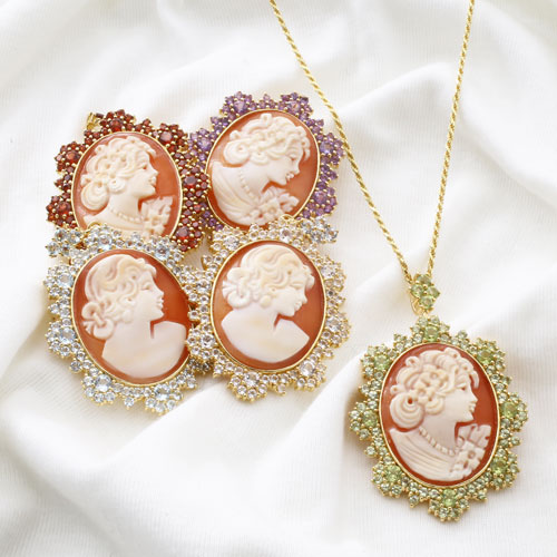 シルバー ペンダント兼用ブローチ 天然ペリドット 合計4.4カラット シェルカメオ チェーン付　3065-PS17