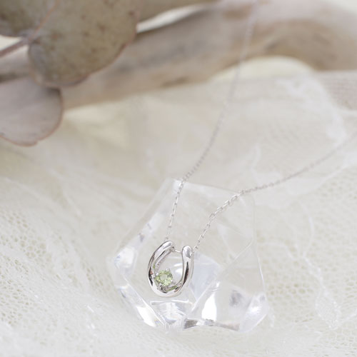 10金 K10WG ホワイトゴールド ネックレス ペンダント 馬蹄 天然石 ペリドット 8月 誕生石 4189-HG20