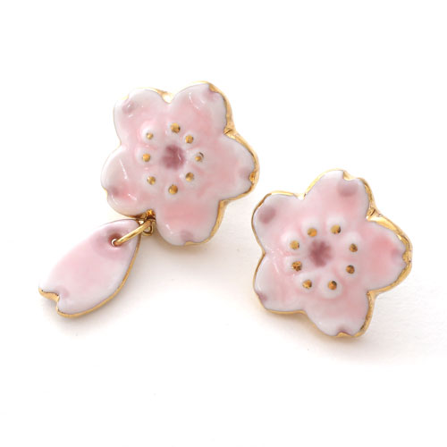 佐賀県 有田町 有田焼 ハンドメイド サクラ チタン製ポスト ピアス 4279-GG20