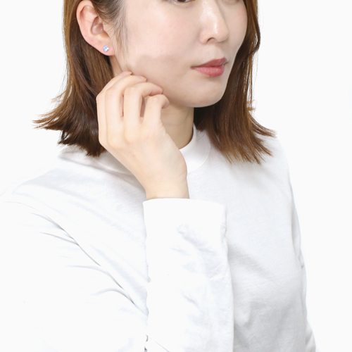 スワロフスキー 純チタン PURETITANIUM MARE マーレ  ピアス 5.5mm ブルー・ダイヤモンド カラー 4504-TZ21