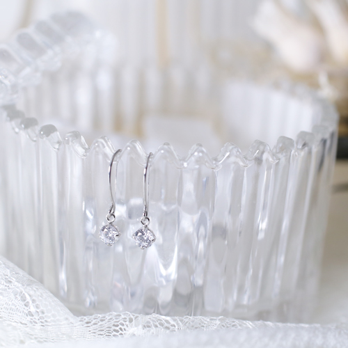 プラチナ Pt900 フック式 キュービックジルコニア 0.6カラット ピアス 4614-UK21