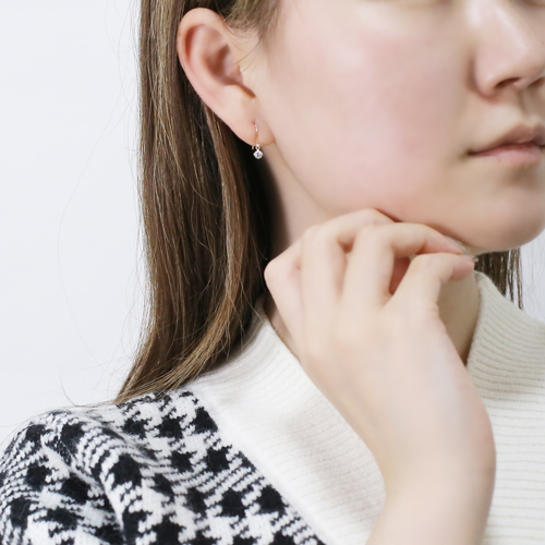 日本製 10金 K10 フック式ピアス キュービックジルコニア　4635-UK21