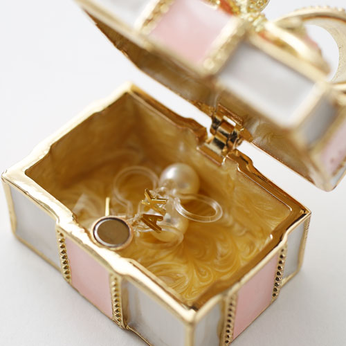 18金 イニシャル M インビジブル 片耳 イヤリング 6mm珠 貝パール 挟み込み式　5361-EG16