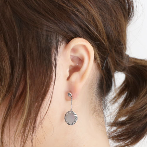 シルバー タイ製 ピアス ラウンド 天然石 白蝶貝 キャッチ式 PRANDA　5434-IS17