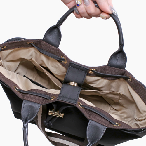 ベージュと黒のハンドバッグ Dior ディオール ハンドバッグ マクロカナージュ トゥジュール