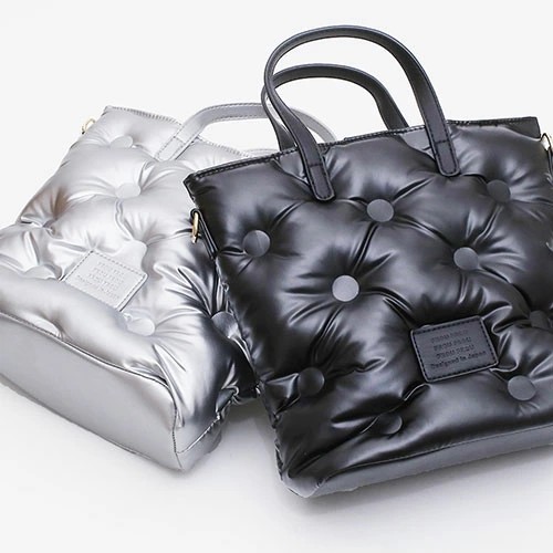 【送料無料】バッグ ハンドバッグ ショルダーバッグ BAG/鞄/カバン/かばん 2WAY 肩掛け 斜め掛け お出かけ 黒/ブラック シルバー キルティング メタリック 合成皮革/合皮 お洒落/オシャレ かわいい レディース/女性 記念日 お祝い 誕生日 母の日 プレゼント 贈り物 5759-MZ24