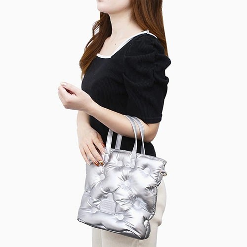 【送料無料】バッグ ハンドバッグ ショルダーバッグ BAG/鞄/カバン/かばん 2WAY 肩掛け 斜め掛け お出かけ 黒/ブラック シルバー キルティング メタリック 合成皮革/合皮 お洒落/オシャレ かわいい レディース/女性 記念日 お祝い 誕生日 母の日 プレゼント 贈り物 5759-MZ24