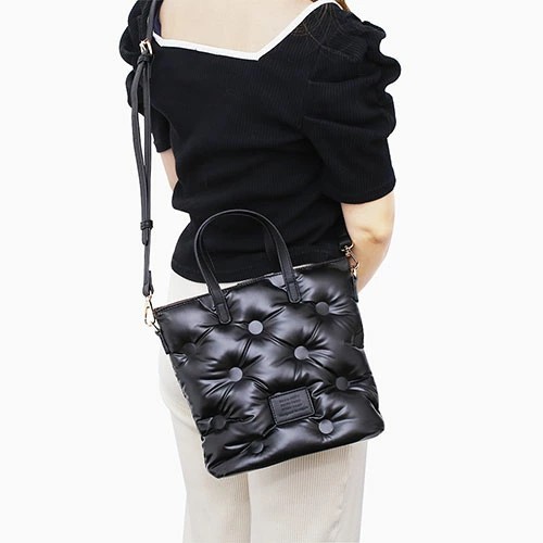 【送料無料】バッグ ハンドバッグ ショルダーバッグ BAG/鞄/カバン/かばん 2WAY 肩掛け 斜め掛け お出かけ 黒/ブラック シルバー キルティング メタリック 合成皮革/合皮 お洒落/オシャレ かわいい レディース/女性 記念日 お祝い 誕生日 母の日 プレゼント 贈り物 5759-MZ24