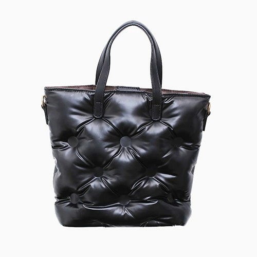 【送料無料】バッグ ハンドバッグ ショルダーバッグ BAG/鞄/カバン/かばん 2WAY 肩掛け 斜め掛け お出かけ 黒/ブラック シルバー キルティング メタリック 合成皮革/合皮 お洒落/オシャレ かわいい レディース/女性 記念日 お祝い 誕生日 母の日 プレゼント 贈り物 5759-MZ24