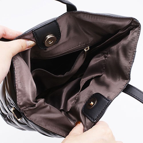 【送料無料】バッグ ハンドバッグ ショルダーバッグ BAG/鞄/カバン/かばん 2WAY 肩掛け 斜め掛け お出かけ 黒/ブラック シルバー キルティング メタリック 合成皮革/合皮 お洒落/オシャレ かわいい レディース/女性 記念日 お祝い 誕生日 母の日 プレゼント 贈り物 5759-MZ24