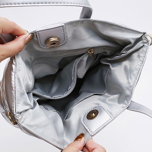 【送料無料】バッグ ハンドバッグ ショルダーバッグ BAG/鞄/カバン/かばん 2WAY 肩掛け 斜め掛け お出かけ 黒/ブラック シルバー キルティング メタリック 合成皮革/合皮 お洒落/オシャレ かわいい レディース/女性 記念日 お祝い 誕生日 母の日 プレゼント 贈り物 5759-MZ24