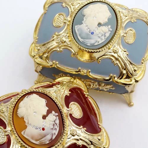 【送料無料】アメリカ SPRENDID ジュエリーケース オルゴール ジュエリーボックス/宝石箱 /ジュエリーケース カメオ/CAMEO アクセサリー 小物入れ スクエア型 ワインレッド ブルー 可愛い 収納 インテリア 贈り物 プレゼント 癒し アンティーク調 6283-JC25