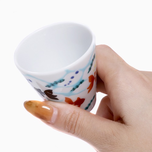 【日本製】九谷焼 縁起猪口（ぐい飲み）北陸伝統工芸 金魚 7177-SK23