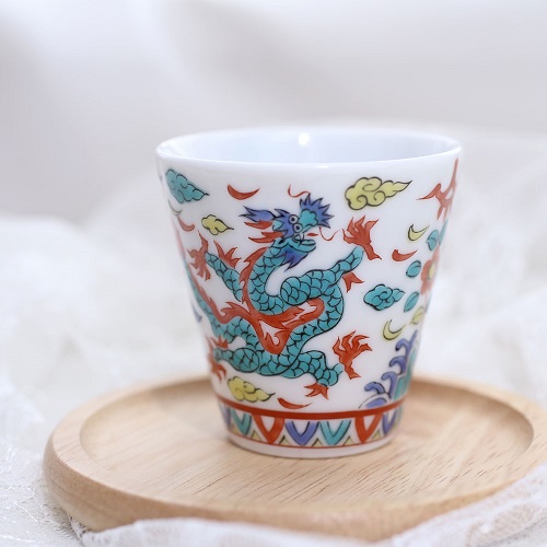 九谷焼 縁起猪口（ぐい飲み ）北陸伝統工芸 <万歴五彩龍> 7230-SK24
