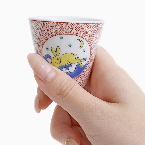 九谷焼 縁起猪口（ぐい飲み ）北陸伝統工芸 <うさぎ> 7234-SK24