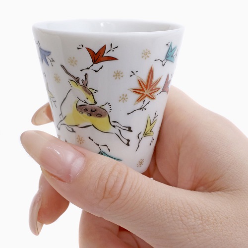 九谷焼 縁起猪口（ぐい飲み ）北陸伝統工芸 <紅葉鹿> 7236-SK24