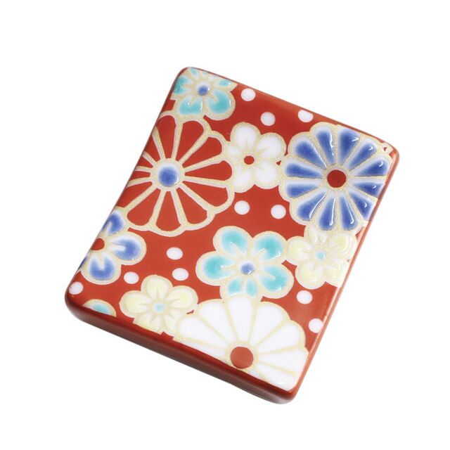 送料無料 日本製 九谷焼 久谷焼 北陸伝統工芸 色絵 磁気 陶器 陶磁器 キッチン雑貨 日用品 カトラリー 箸置き はしおき お洒落 オシャレ 記念日 お祝い 開店祝い 贈り物 プレゼント 芸術 作品 ポーチ付 梅菊 7303-SK25 クリックポスト対応