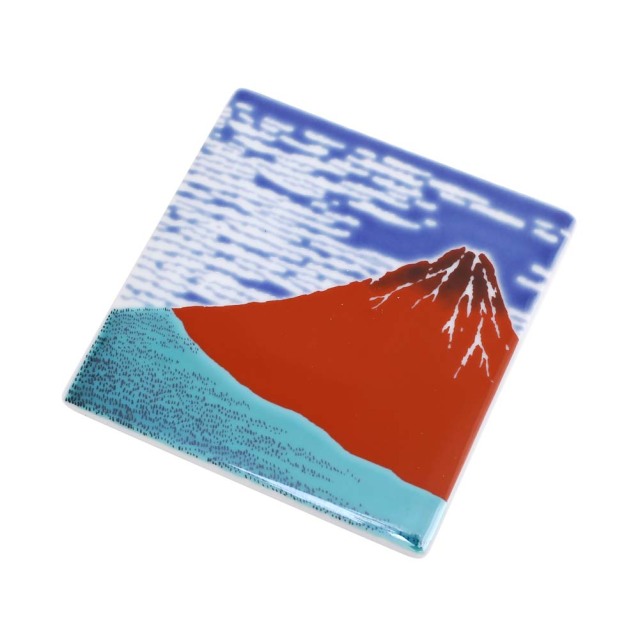 【送料無料】日本製 九谷焼/久谷五彩 磁気/陶器/陶磁器 コースター/プレート/角平皿 縁起物 赤富士/富士山/AKAFUJI/マウント富士 北斎 華やか/鮮やか お洒落/オシャレ お祝い/記念日/誕生日/結婚祝い/開店祝い プレゼント/贈り物/ギフト 食器/和食器 インテリア 7342-SK25
