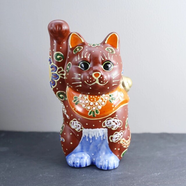 【送料無料】日本製 九谷焼/北陸伝統工芸/工芸品 盛/凸盛 招き猫/招猫/4号招き猫/猫グッズ/猫好き 富士 招福/金運/幸運 右手 インテリア/置物/部屋飾り 出産祝い/お祝い/開店祝い/結婚祝い 7494-KT25