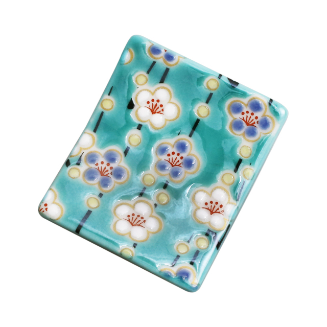 送料無料 日本製 久谷焼 北陸伝統工芸 色絵 磁気 陶器 陶磁器 キッチン雑貨 日用品 カトラリーレスト 箸置き はしおき お洒落 オシャレ 記念日 お祝い 開店祝い 贈り物 プレゼント 芸術 作品 ポーチ付 梅 7546-SK26 クリックポスト対応