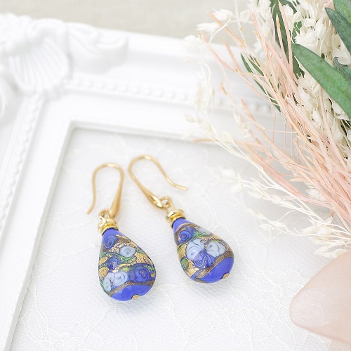 イタリア製 ＜INES design＞ ゴルチェ・ブルー・ピアス　7961-IN19