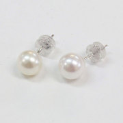 【送料無料】【日本製】14金/ホワイトゴールド/K14WG ピアス パール/あこや真珠 7mm珠 シリコン キャッチ式　1553-IG11
