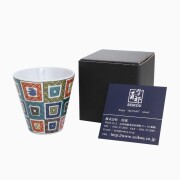 【送料無料】日本製 九谷焼 北陸伝統工芸  徳利/とっくり お猪口/おちょこ/酒/ショットバー 金沢/加賀/能美 陶器/磁器 和食器 カップ/コップ 色絵  引き出物 インテリア/ステーショナリー 記念日/お祝い/誕生日 プレゼント/贈り物 お洒落 石畳文 7368-SK25