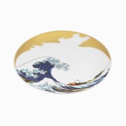 【送料無料】日本製 九谷焼 九谷五彩 磁気 陶器 陶磁器 皿 お皿 プレート デザートプレート 6号皿 19.2cm 北斎 波 青風窯 青郊窯 華やか 鮮やか お洒落 オシャレ お祝い 記念日 7486-SK25