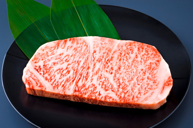 鹿児島黒牛サーロインステーキ300g×1枚[A5等級BMS10以上]