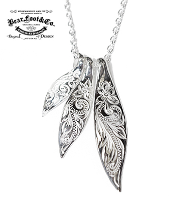 Bear Foot Leafs PENDANT