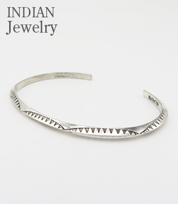 INDIAN JEWELRY ナバホ族|エレイン・タへ|トライアングル|スタンプ