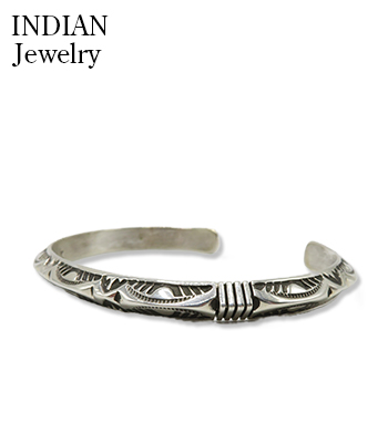 ナバホ Navajo インディアンジュエリー　スタンプ　トライアングル　バングル ナバホ Navajo インディアンジュエリー スタンプ トライアングル
