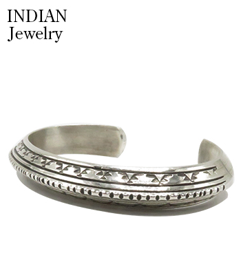 INDIAN JEWELRY ナバホ族|スタンプワーク|バングル『Navajo Stampede
